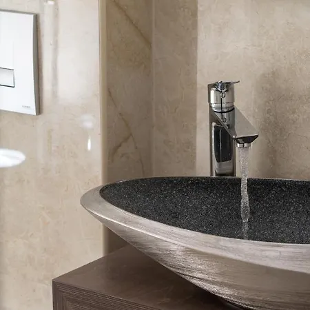 Crist Luxury